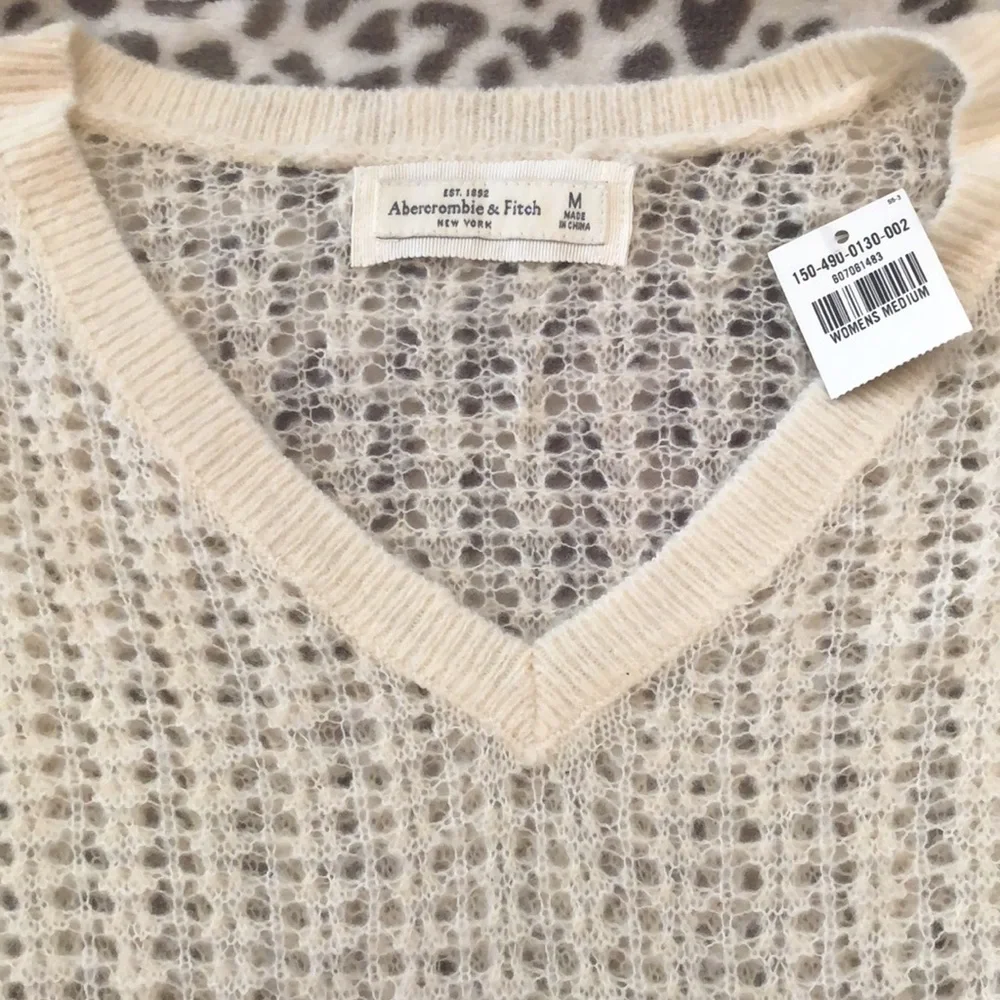 Abercrombie & Fitch Wool Open Weave V-neck Sweater in Ivory Cream Size Medium